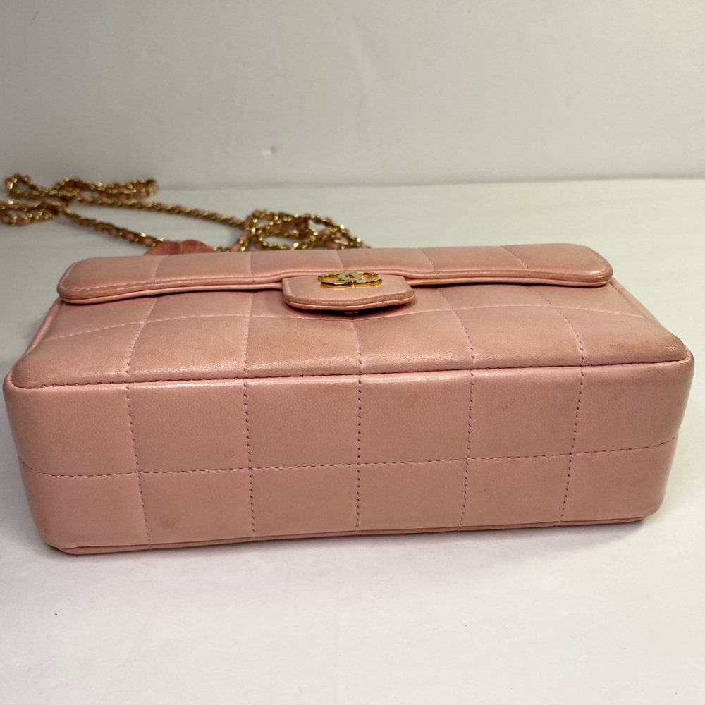 CHANEL Rare Pink Lambskin Single Flap Crossbody - Picture 5 of 16
